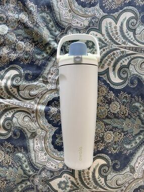 Barely used Owala 40oz FreeSip bottle